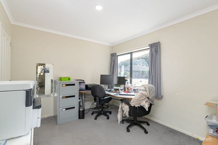 Photo of property in 25 Aragon Grove, Kingsley Heights, Upper Hutt, 5018