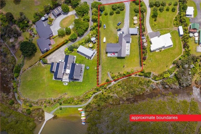 Photo of property in 70 Molesworth Drive, Mangawhai, 0505