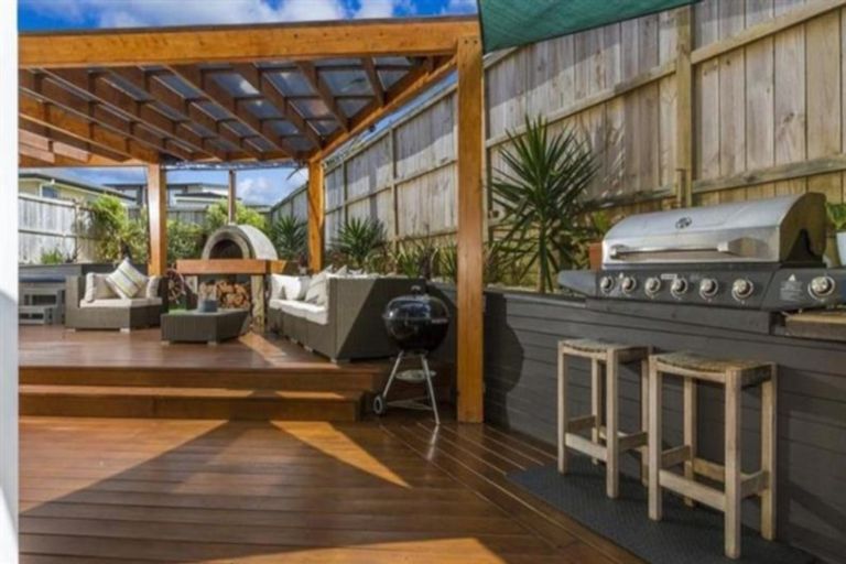 Photo of property in 4 Eastreef Court, Long Bay, Auckland, 0630