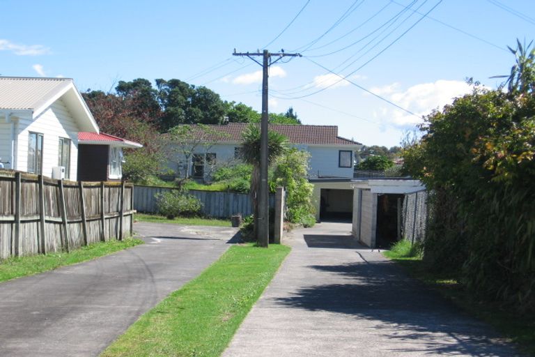 Photo of property in 1/32 Cobham Crescent, Kelston, Auckland, 0602