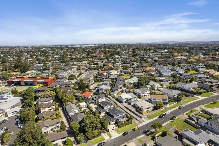 Photo of property in 2/67 Nelson Street, Howick, Auckland, 2014