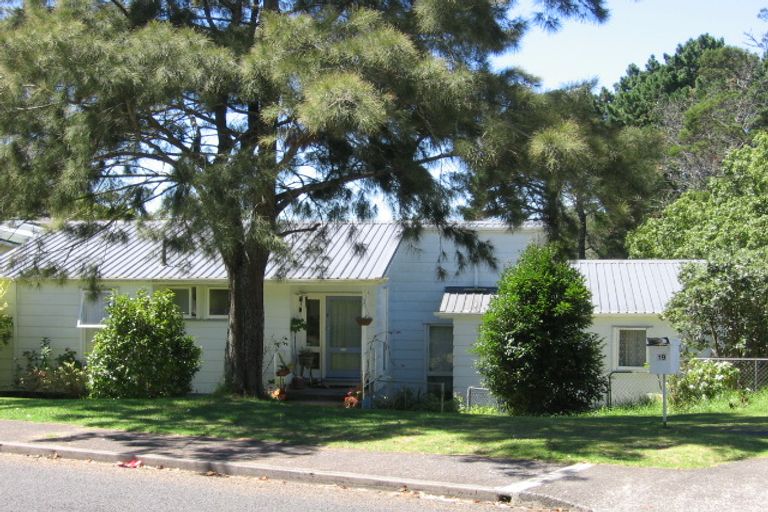 Photo of property in 19 Lysander Crescent, Beach Haven, Auckland, 0626