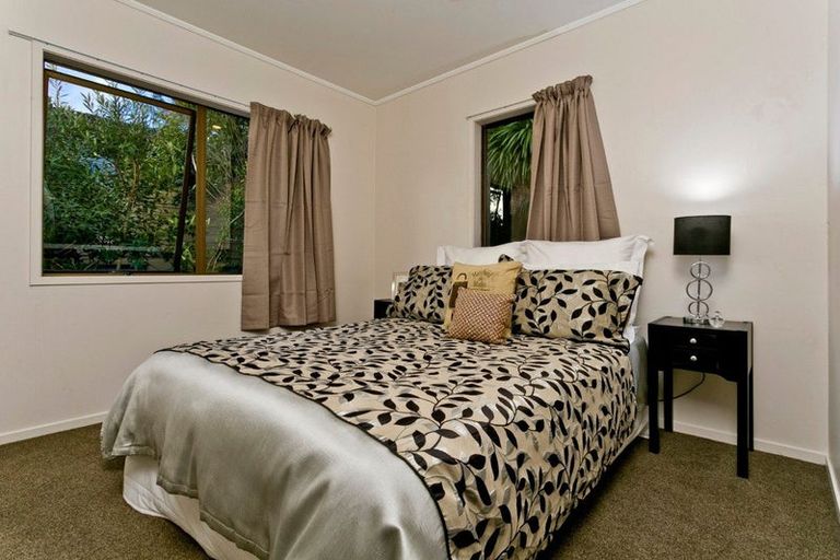 Photo of property in 81 Oaktree Avenue, Browns Bay, Auckland, 0630