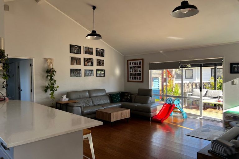 Photo of property in 10b De Quincey Terrace, Highland Park, Auckland, 2010