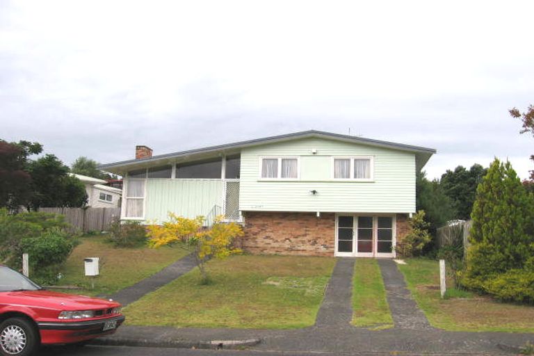 Photo of property in 11 Lyford Crescent, Sunnynook, Auckland, 0620