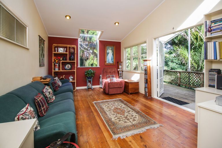 Photo of property in 16 Waima Crescent, Titirangi, Auckland, 0604