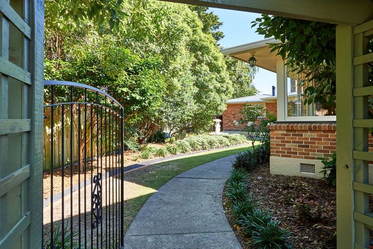 Photo of property in 39 Saint Albans Avenue, Hokowhitu, Palmerston North, 4410