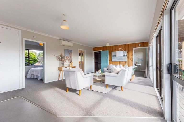 Photo of property in 26 Reeves Street, Waikanae Beach, Waikanae, 5036