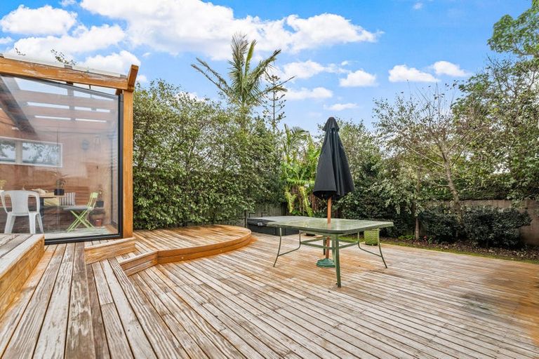 Photo of property in 30 Holiday Road, Stanmore Bay, Whangaparaoa, 0932