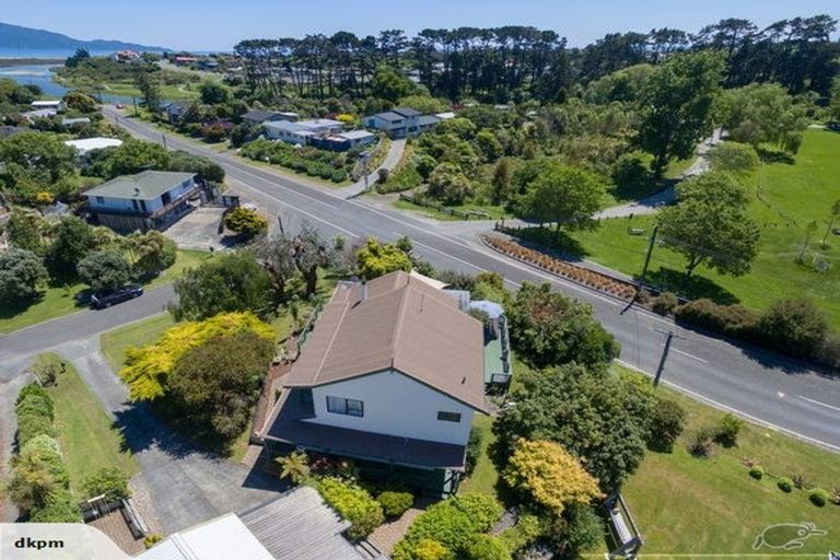 Photo of property in 38 Makora Road, Otaihanga, Paraparaumu, 5036