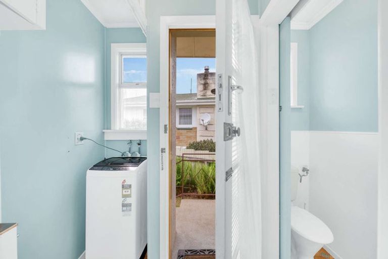 Photo of property in 12 Oxford Street, Holmes Hill, Oamaru, 9401