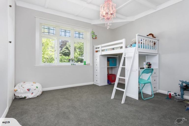 Photo of property in 32 Queen Street, Cambridge, 3434