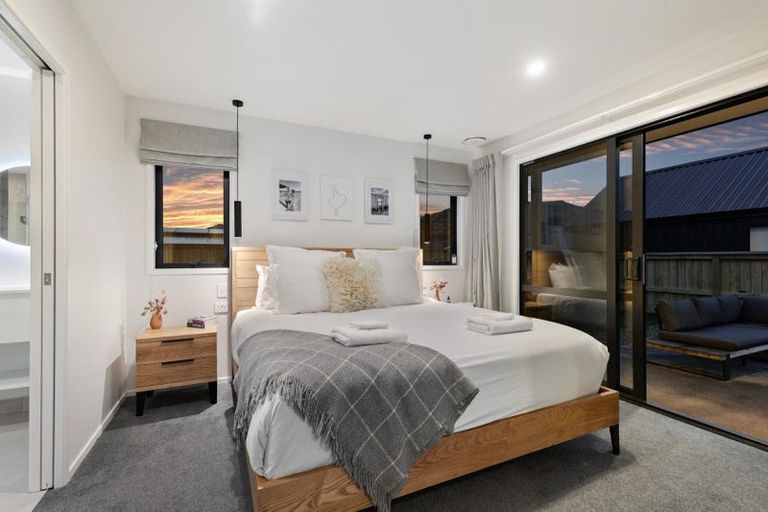 Photo of property in 22 Cheviot Street, Jacks Point, 9371