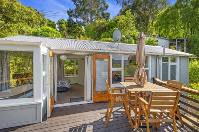 Photo of property in 1091 Dyers Pass Road, Governors Bay, Lyttelton, 8971