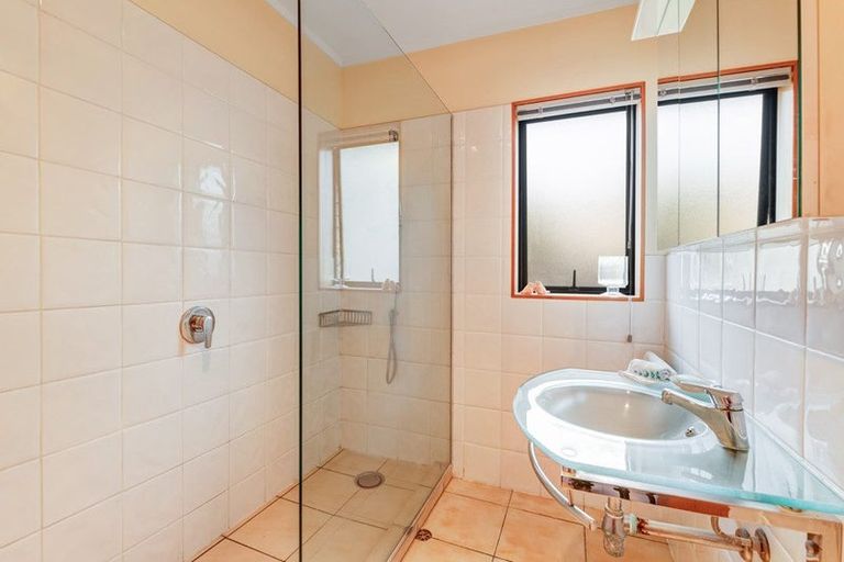 Photo of property in 5 Pengelly Place, Parakai, 0830