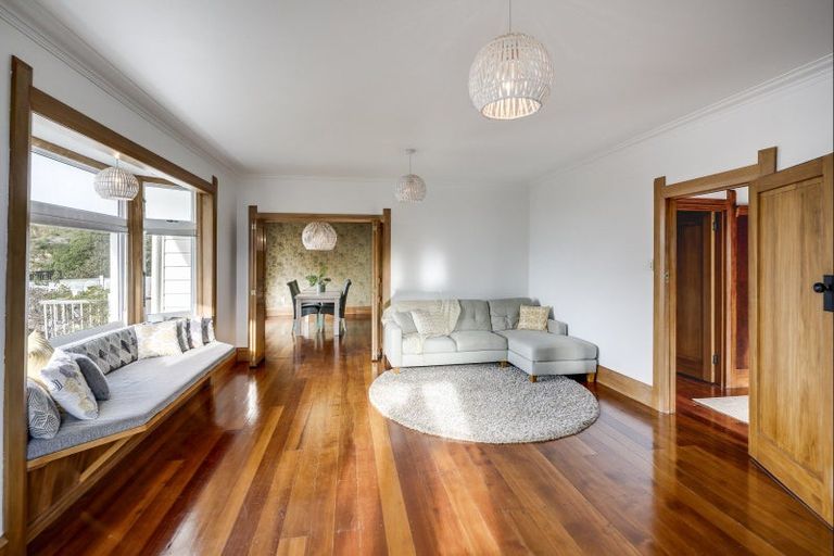 Photo of property in 1 Lambton Road, Hospital Hill, Napier, 4110