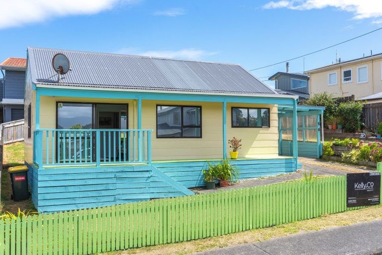 Photo of property in 17a Moana Street, Otaki Beach, Otaki, 5512