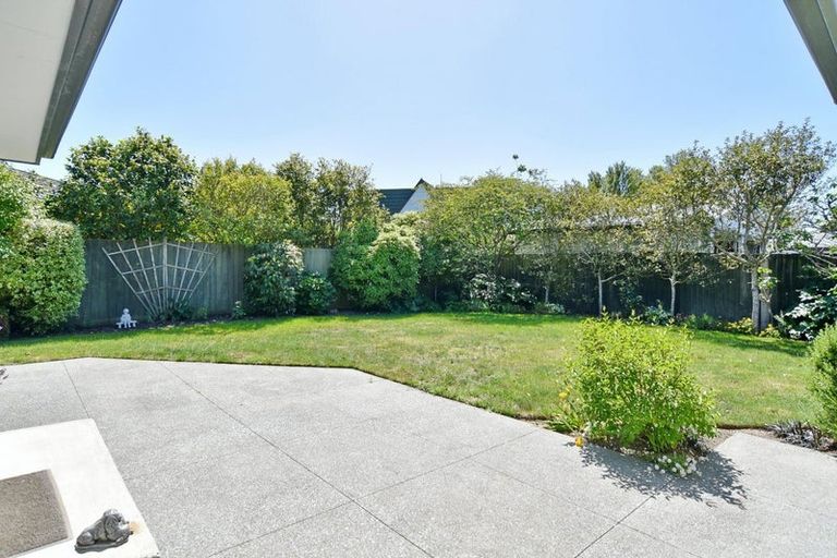 Photo of property in 4 Hurst Place, Parklands, Christchurch, 8083