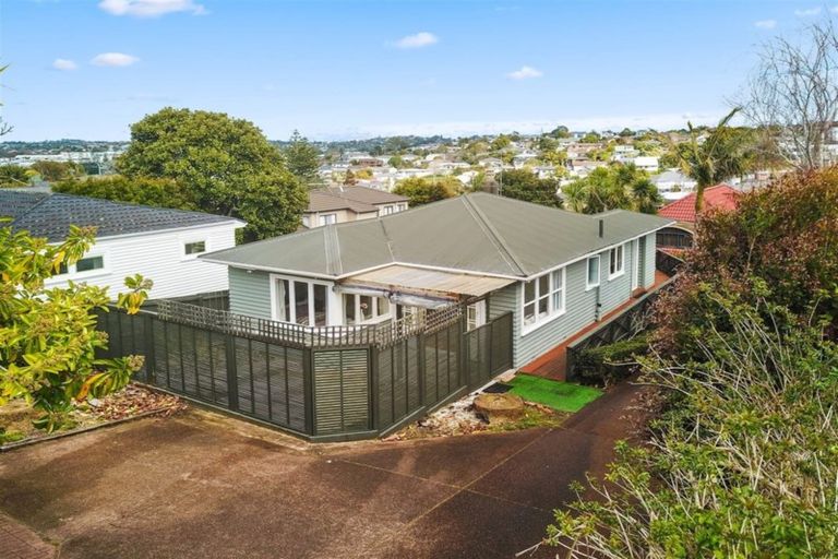 Photo of property in 1/154 Forrest Hill Road, Forrest Hill, Auckland, 0620