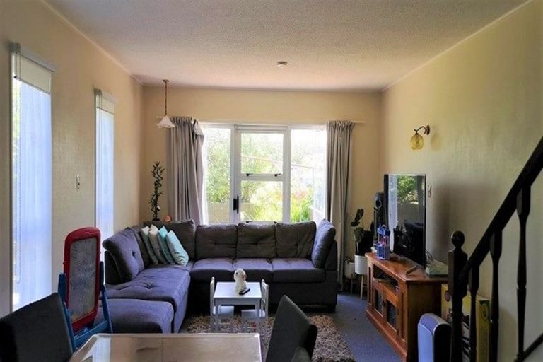 Photo of property in 1/31 Mana Avenue, Titahi Bay, Porirua, 5022