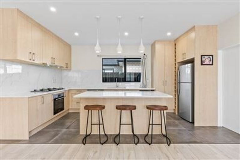 Photo of property in 28 Jutland Road, Pukekohe, 2120