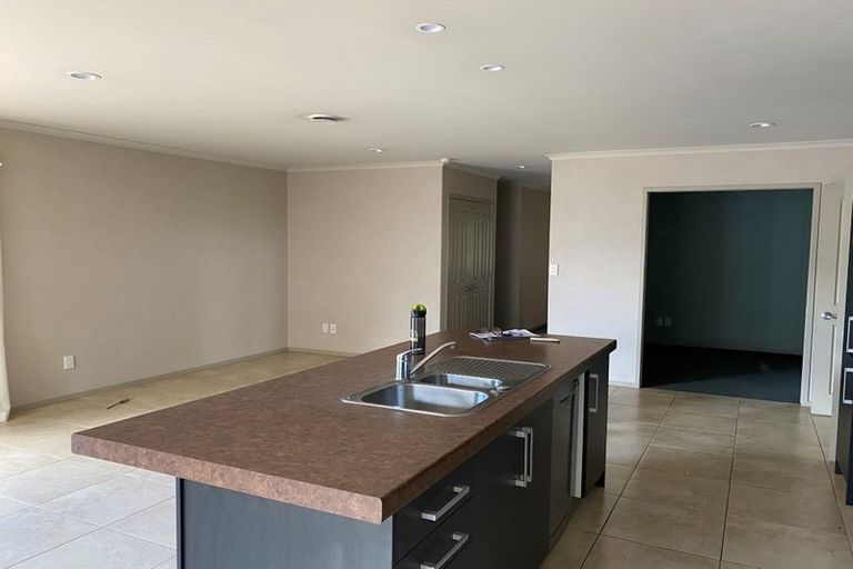 Photo of property in 37 Gibson Place, Papamoa Beach, Papamoa, 3118