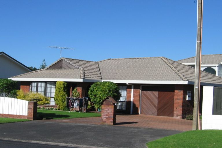 Photo of property in 8b Beach Road, Orewa, 0931