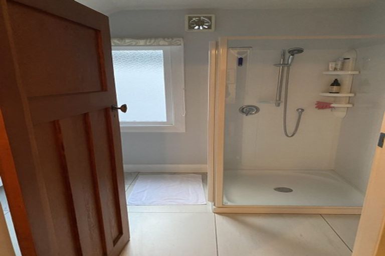 Photo of property in 19 Glen Road, Kelburn, Wellington, 6012