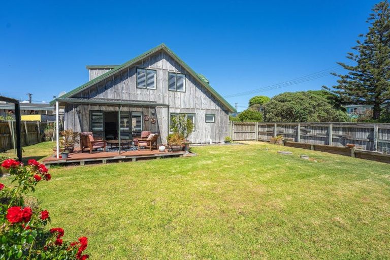 Photo of property in 19 Dixie Street, Te Horo Beach, Otaki, 5581