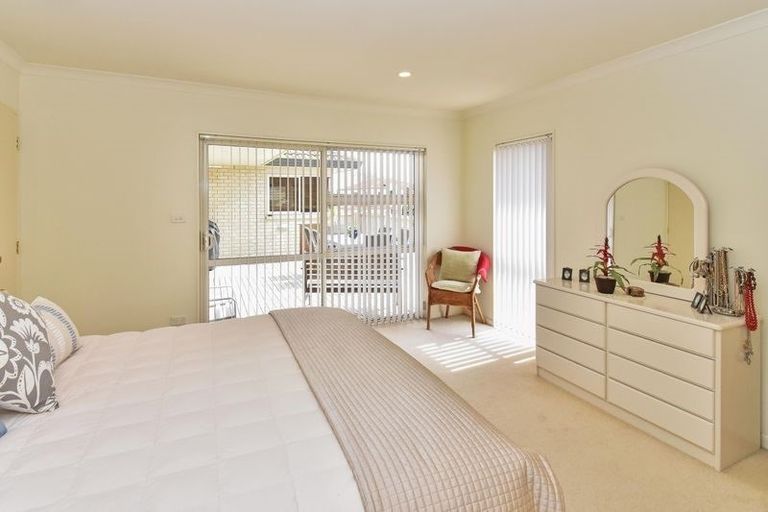 Photo of property in 22 Manara Place, The Gardens, Auckland, 2105