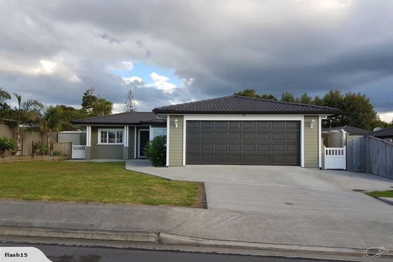 Photo of property in 4 Nirmal Place, Sunnyvale, Auckland, 0612