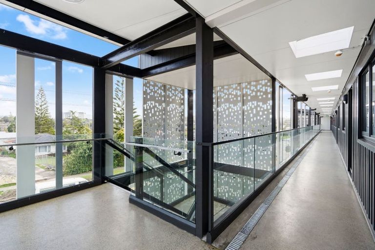 Photo of property in 1/4045f Great North Road, Glen Eden, Auckland, 0602