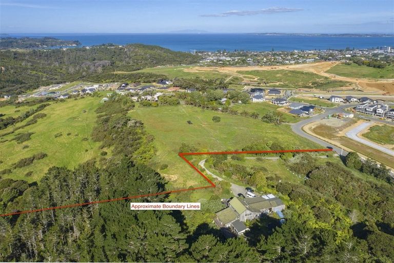Photo of property in 60 Sunnyheights Road, Orewa, 0931