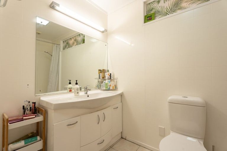 Photo of property in 37 Greyfriars Crescent, Tawa, Wellington, 5028