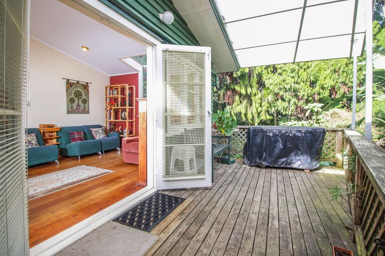 Photo of property in 16 Waima Crescent, Titirangi, Auckland, 0604