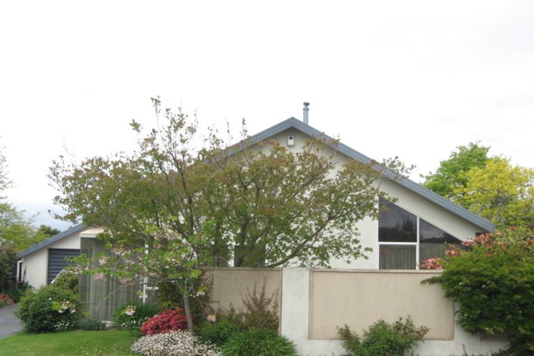 Photo of property in 27 Regency Crescent, Redwood, Christchurch, 8051