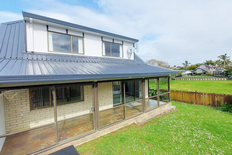 Photo of property in 2/14 Bramley Drive, Farm Cove, Auckland, 2012