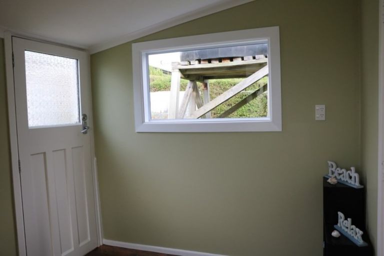 Photo of property in 8 Miro Street, Kaka Point, 9271