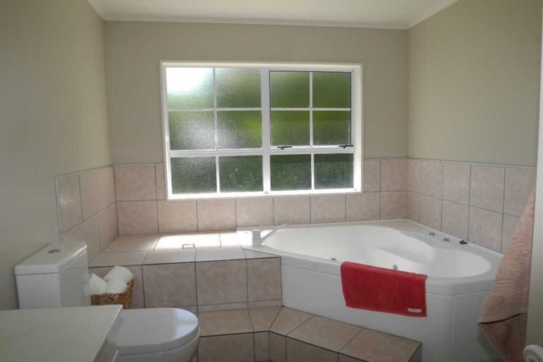 Photo of property in 34 Awanui Drive, Waikanae, 5036