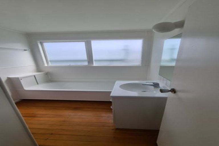 Photo of property in 2/590 East Coast Road, Pinehill, Auckland, 0630