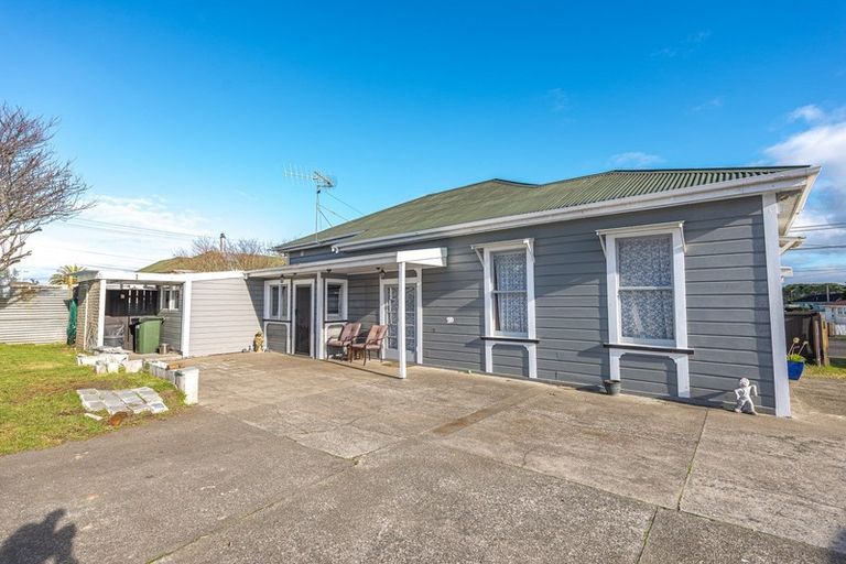 Photo of property in 10 Carlton Avenue, Gonville, Whanganui, 4501