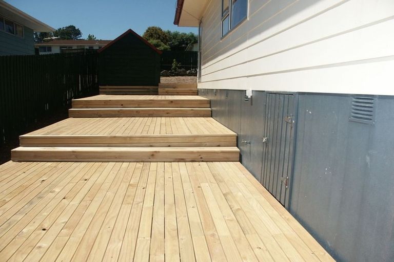 Photo of property in 71 Kemp Road, Massey, Auckland, 0614