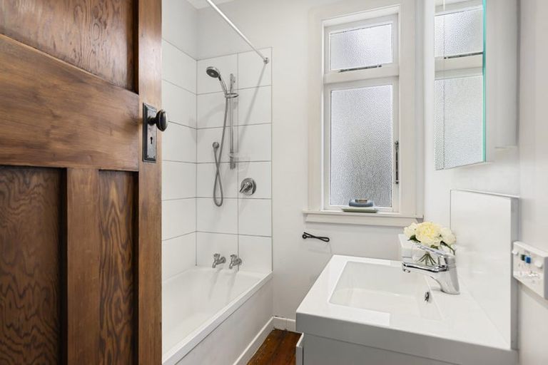 Photo of property in 15 Oku Street, Island Bay, Wellington, 6023