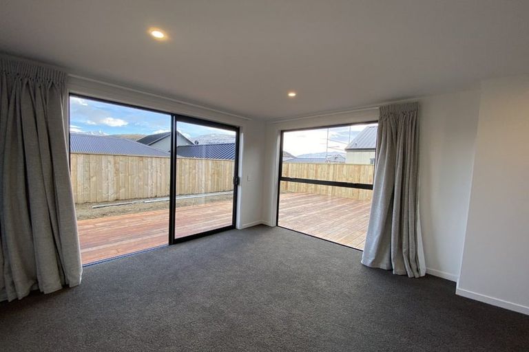 Photo of property in 10 Fallow Street, Jacks Point, 9371