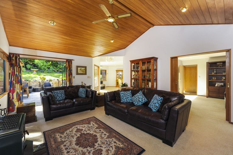 Photo of property in 30 Cochran Road, Oratia, Auckland, 0604