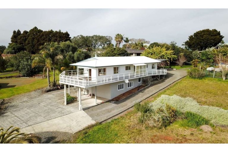 Photo of property in 83 Rangitane Loop Road, Kerikeri, 0294