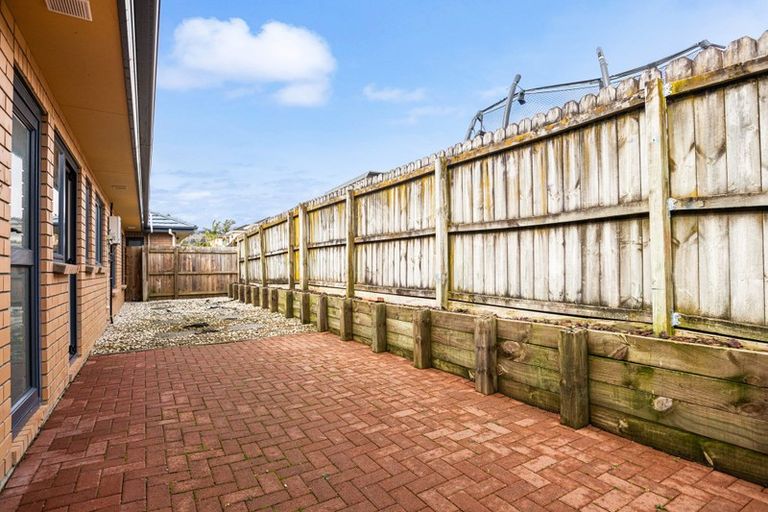 Photo of property in 13 Attymon Lane, East Tamaki, Auckland, 2016