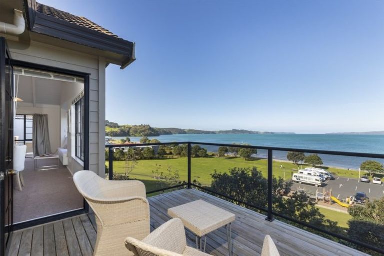 Photo of property in 28 Kahurangi Place, Snells Beach, 0920