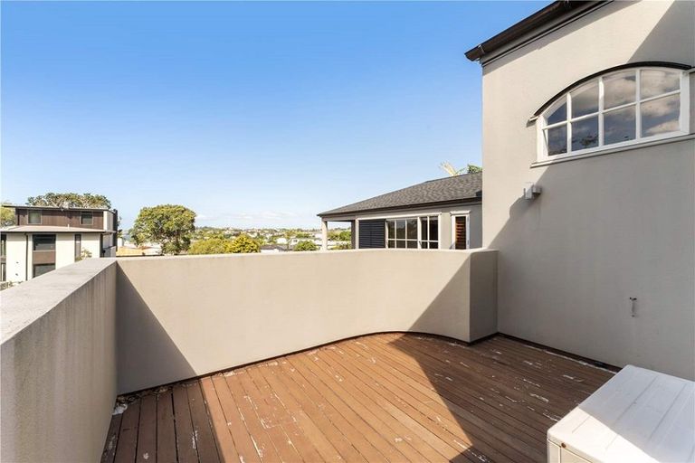 Photo of property in 60 Kohimarama Road, Kohimarama, Auckland, 1071