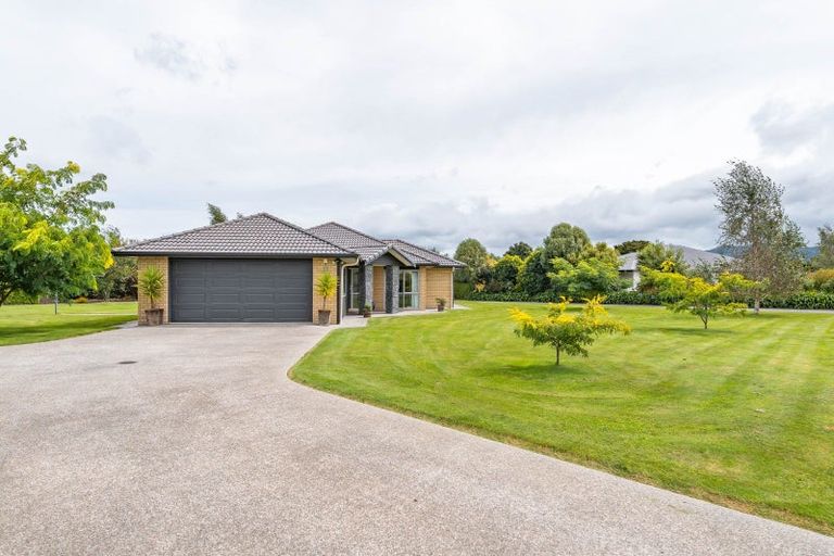 Photo of property in 3 Camellia Lane, Carterton, 5713